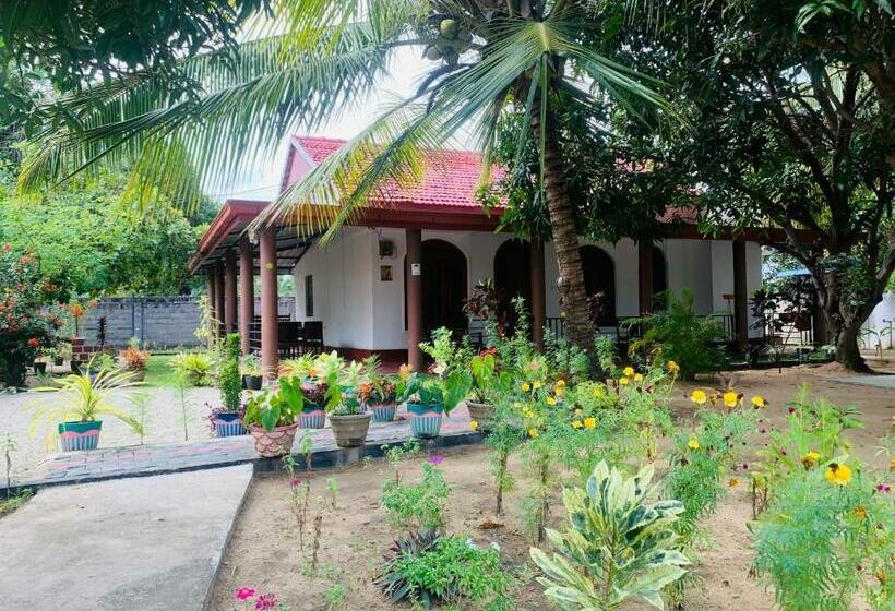 펜션 Aaruthraa Villa