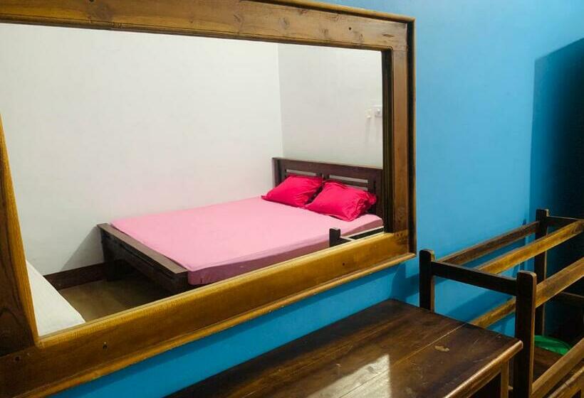 펜션 Aaruthraa Villa