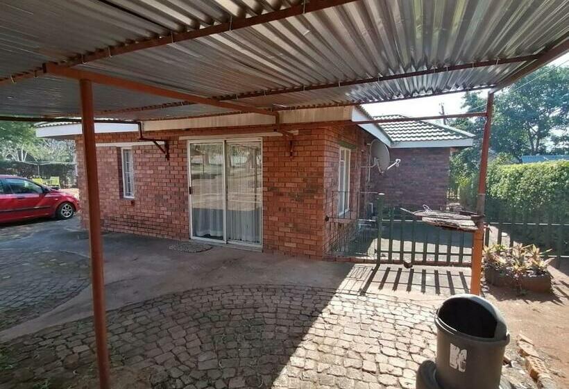 Пансион Erythrina Cottages