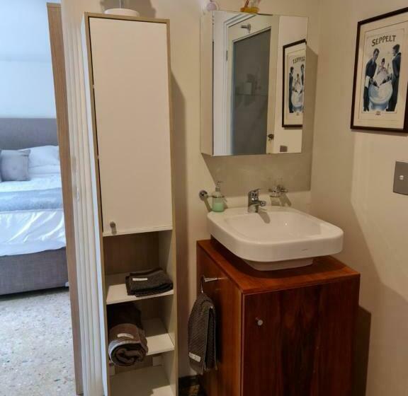 פנסיון Kathy S Room