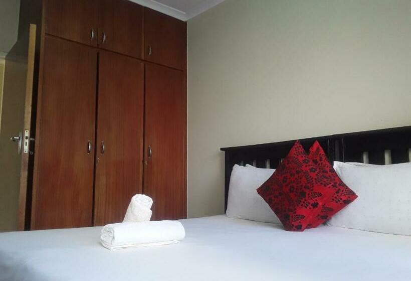 פנסיון Kuyasa Guesthouse