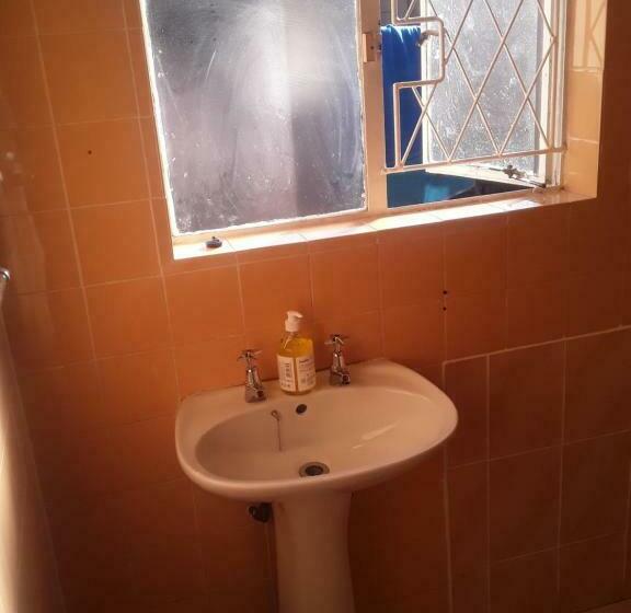 بنسيون Kuyasa Guesthouse