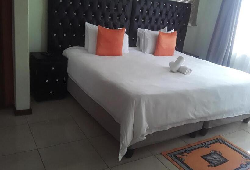 פנסיון Kuyasa Guesthouse