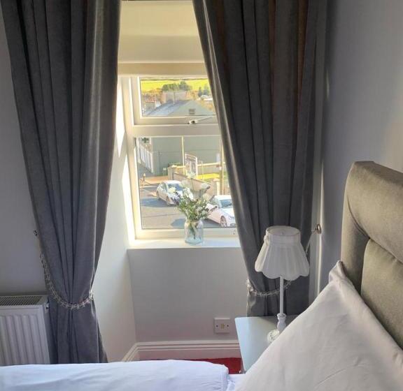 פנסיון Madelines Accommodation