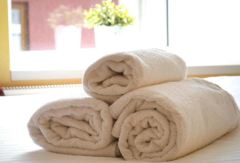 פנסיון Madelines Accommodation