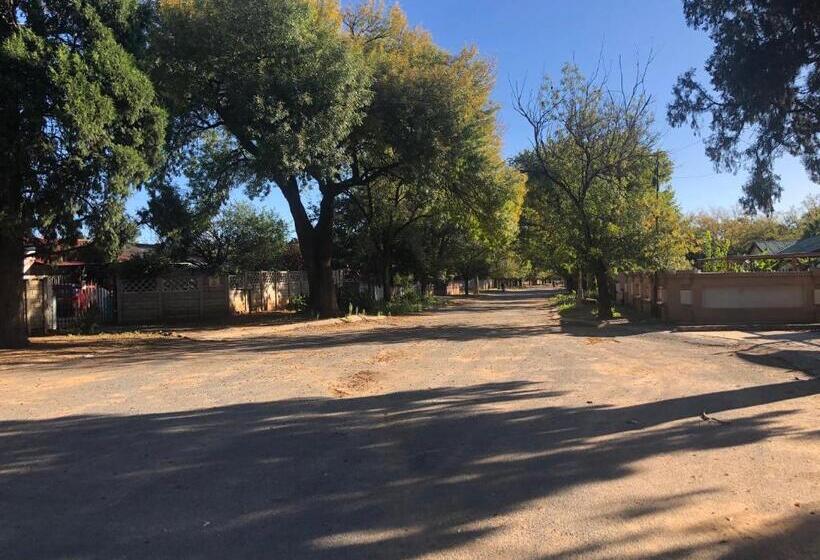 Пансион Pozi Guest House