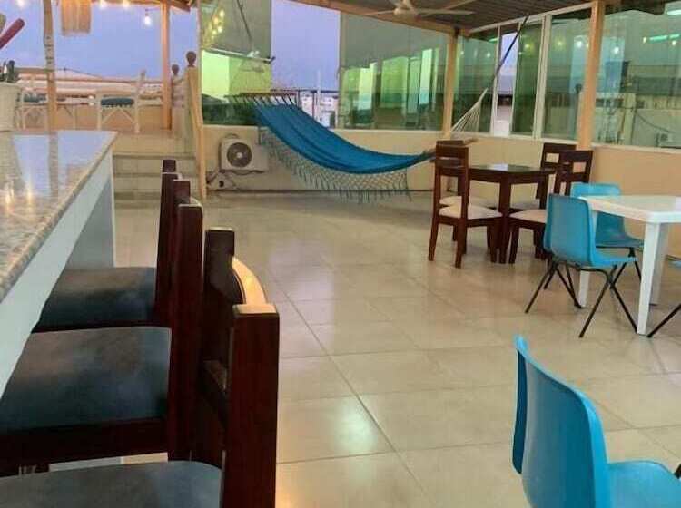 پانسیون Reef Hostel Manta