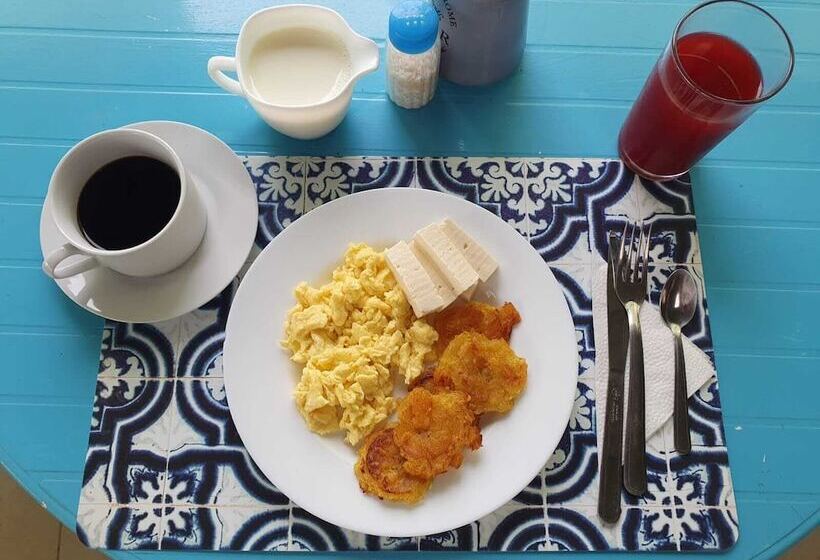 پانسیون Reef Hostel Manta