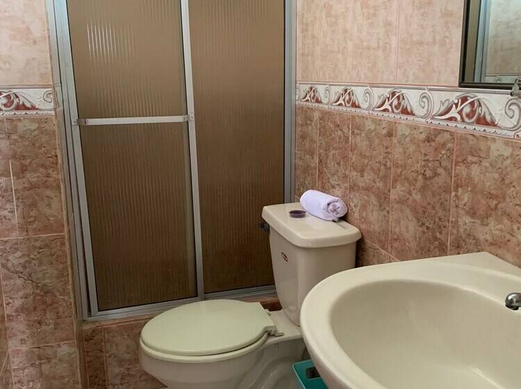 پانسیون Reef Hostel Manta