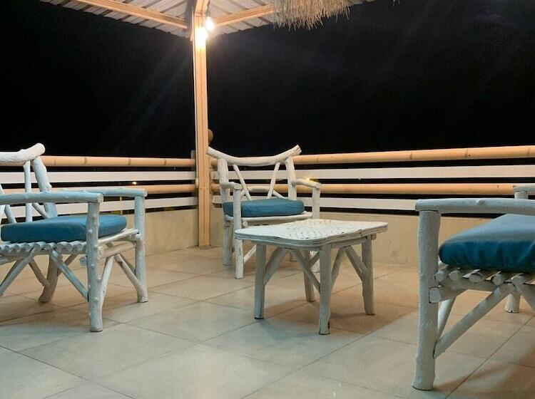 پانسیون Reef Hostel Manta