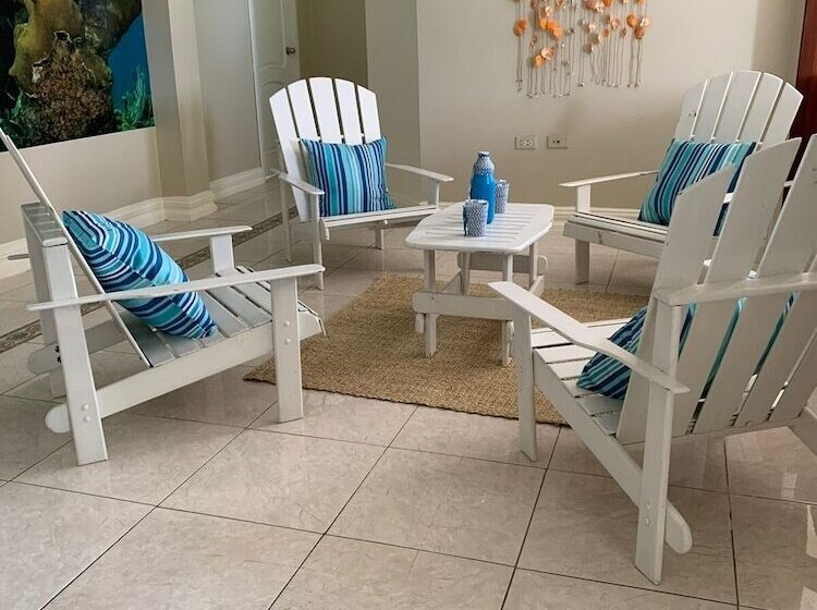 پانسیون Reef Hostel Manta