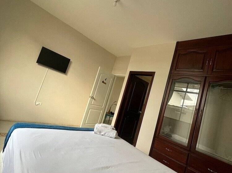 پانسیون Reef Hostel Manta