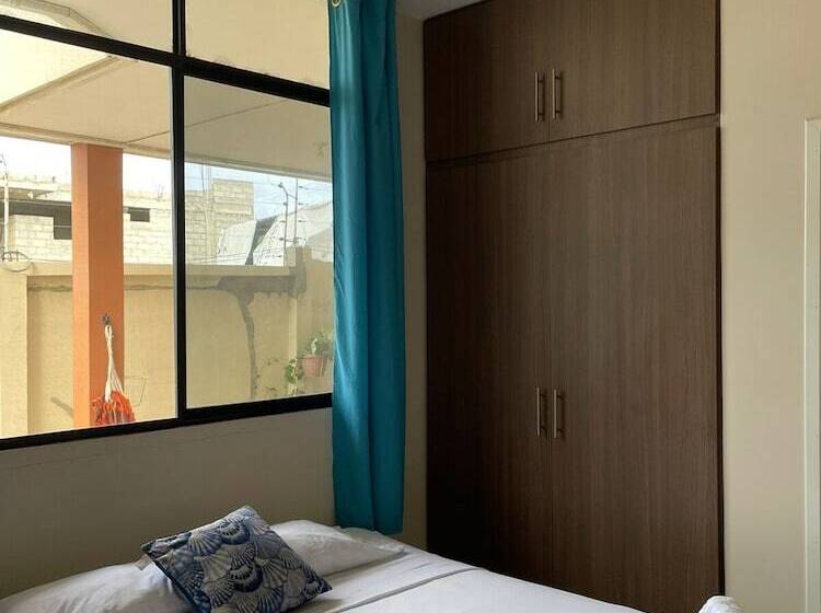 پانسیون Reef Hostel Manta