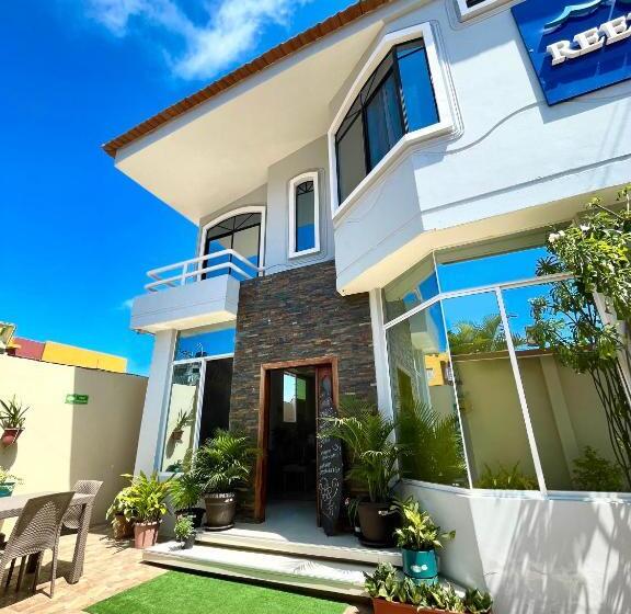 پانسیون Reef Hostel Manta