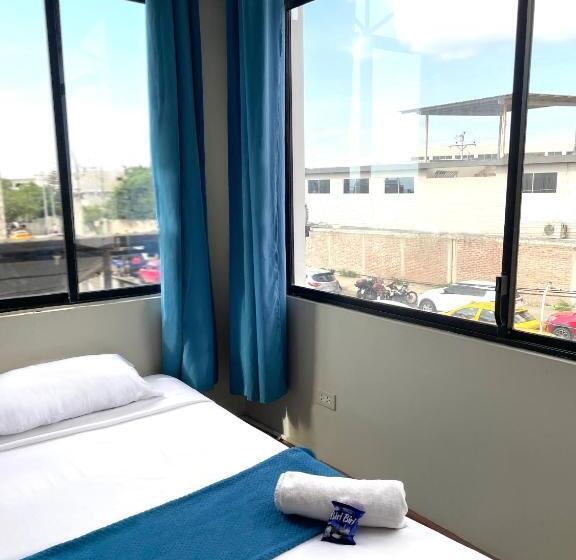 پانسیون Reef Hostel Manta