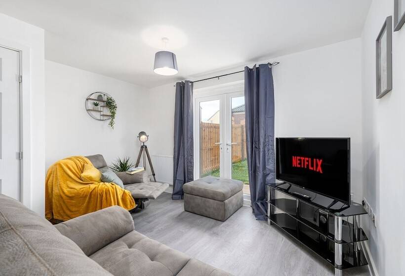 פנסיון The Holt Ideal For Contractors 2 Bedrooms Parking