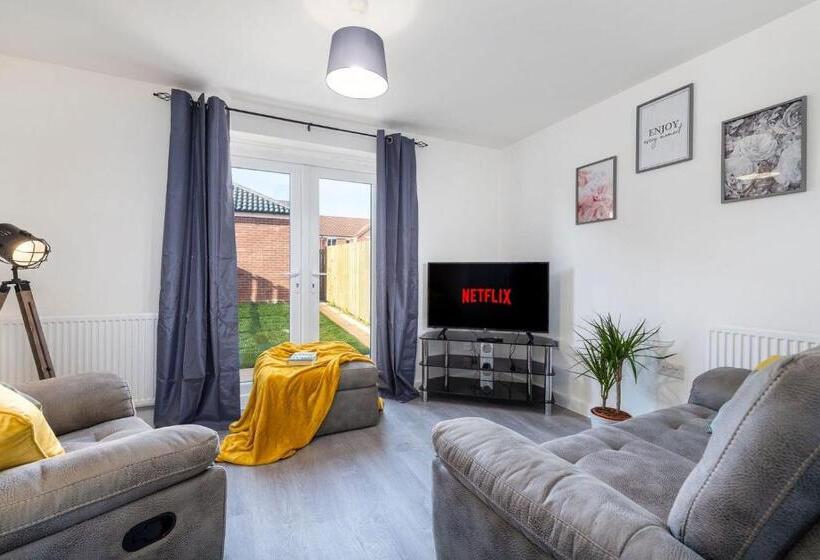 פנסיון The Holt Ideal For Contractors 2 Bedrooms Parking