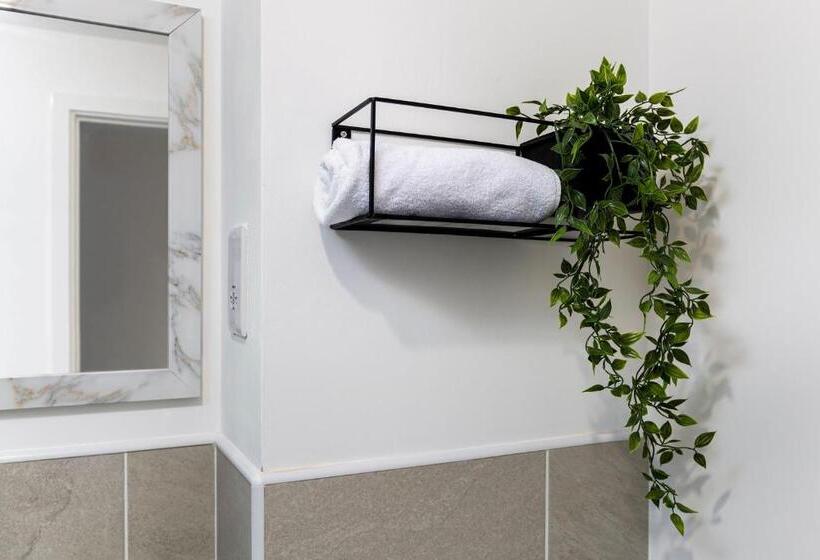 פנסיון The Holt Ideal For Contractors 2 Bedrooms Parking