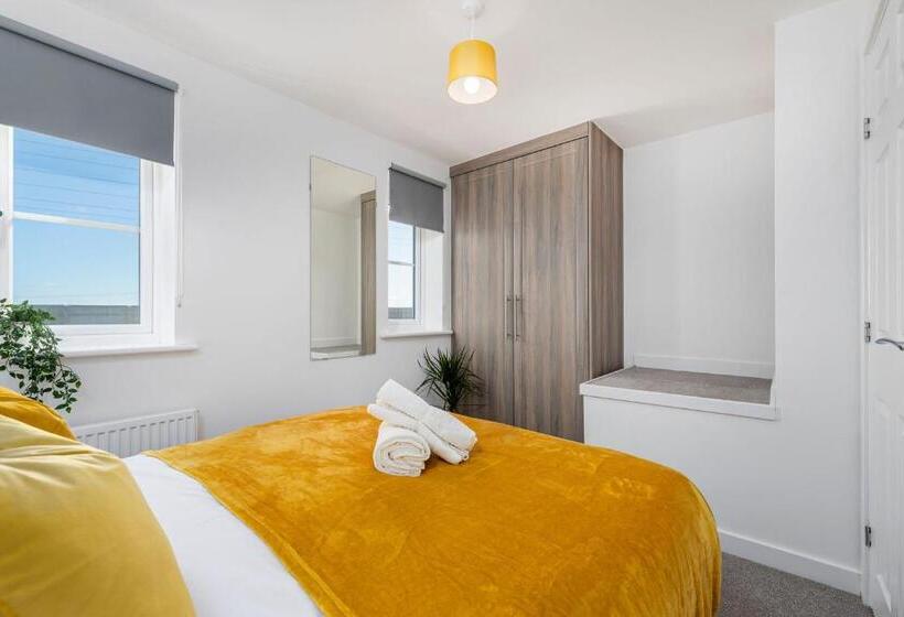 פנסיון The Holt Ideal For Contractors 2 Bedrooms Parking