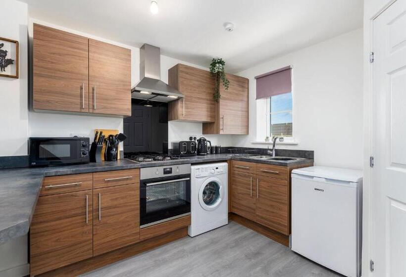 פנסיון The Holt Ideal For Contractors 2 Bedrooms Parking