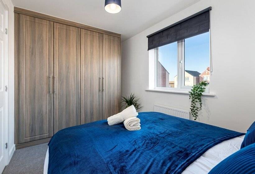 פנסיון The Holt Ideal For Contractors 2 Bedrooms Parking