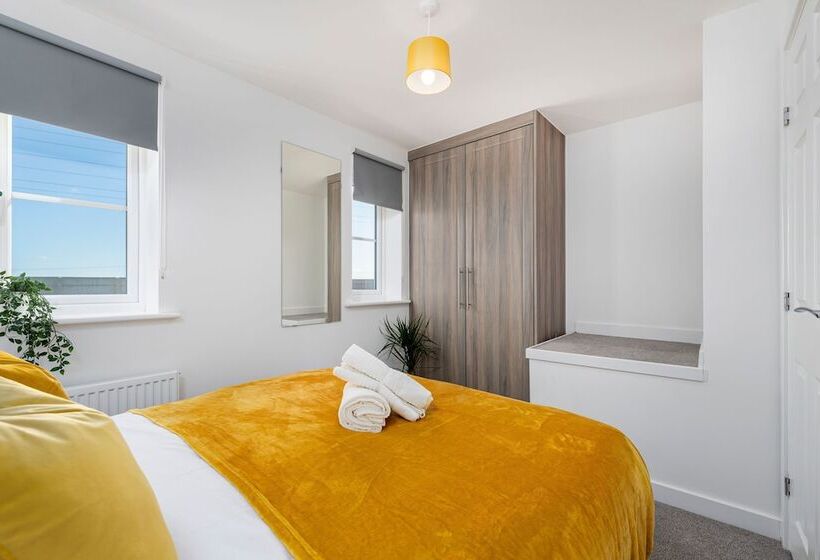 פנסיון The Holt Ideal For Contractors 2 Bedrooms Parking