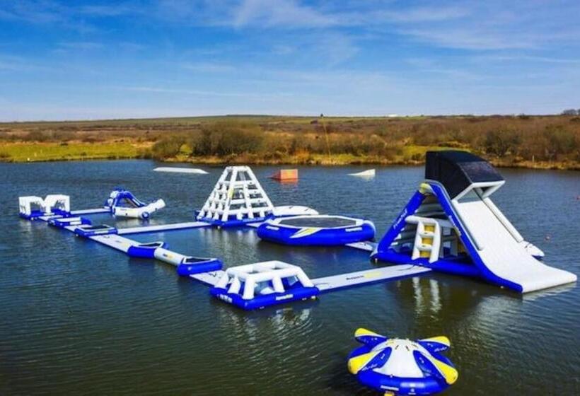 Курорт Herons House Sleeps 12, Heated Pool, Hot Tub, Sauna, Games Room 5 Star!