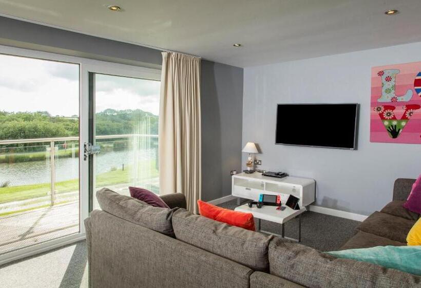 リゾートホテル Pointbreak Sleeps 12 With Hot Tub Great Celebration House Dog Friendly