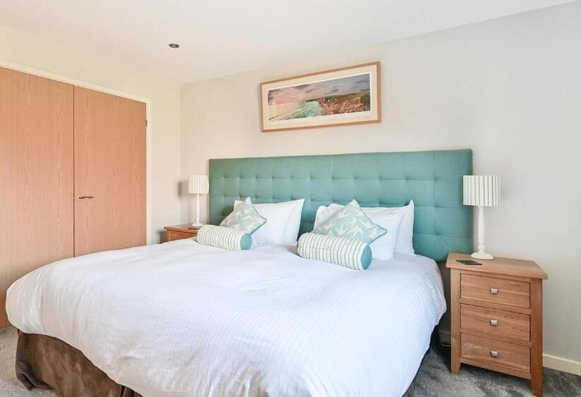 Swallow Lodge With Hot Tub, Dogs Welcome Sleeps 8, Great Resort Facilities