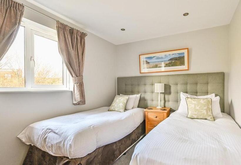 Swallow Lodge With Hot Tub, Dogs Welcome Sleeps 8, Great Resort Facilities