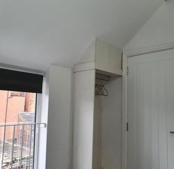 Общежитие The Wheatsheaf Inn