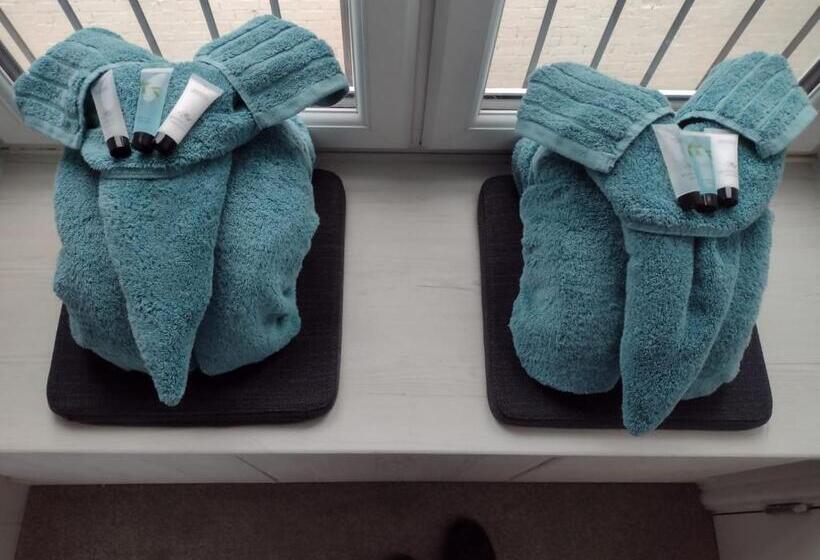 Общежитие The Wheatsheaf Inn