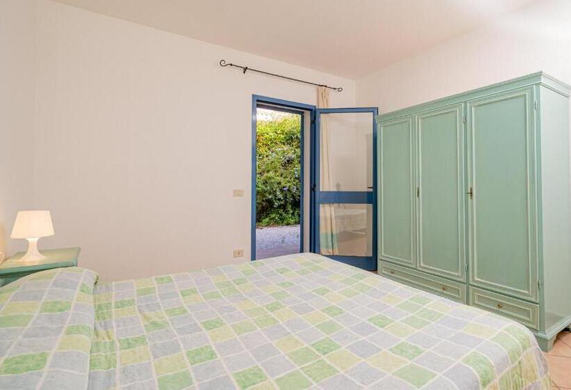 Apartments In Residence With Swimming Pool In Cala Girgolu