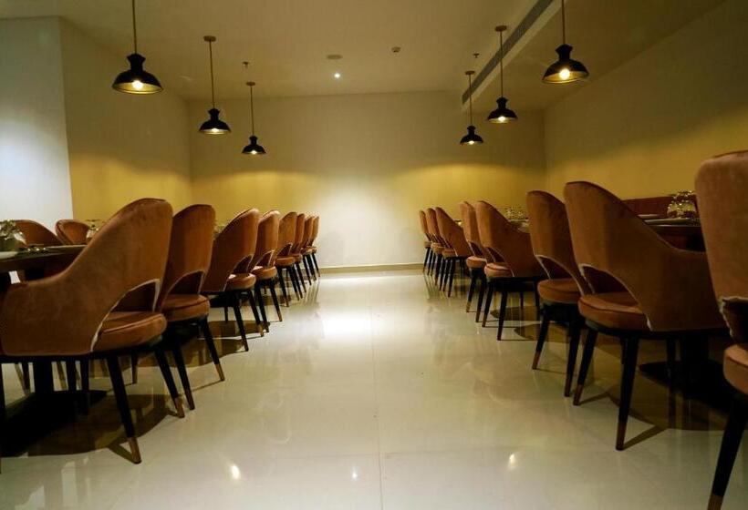 Ark Hotel And Convention Centre