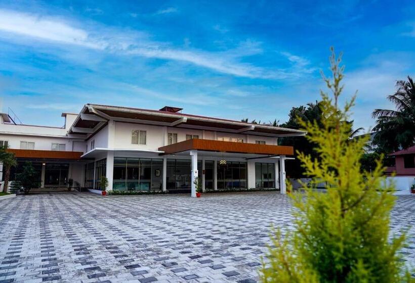 Ark Hotel And Convention Centre