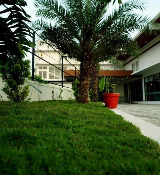 Ark Hotel And Convention Centre