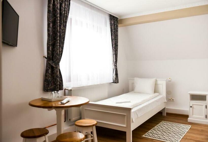 ベッドアンドブレックファースト Hadnagy Panzió