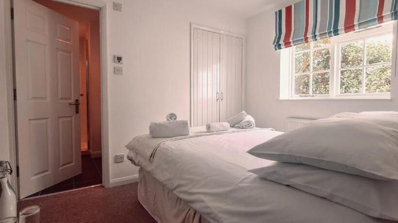 צימר Itchenor Sailing Club