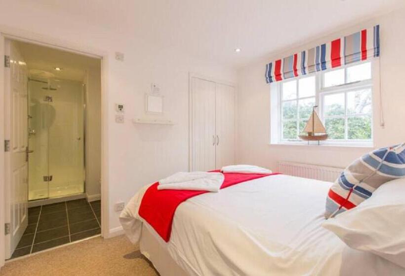 צימר Itchenor Sailing Club