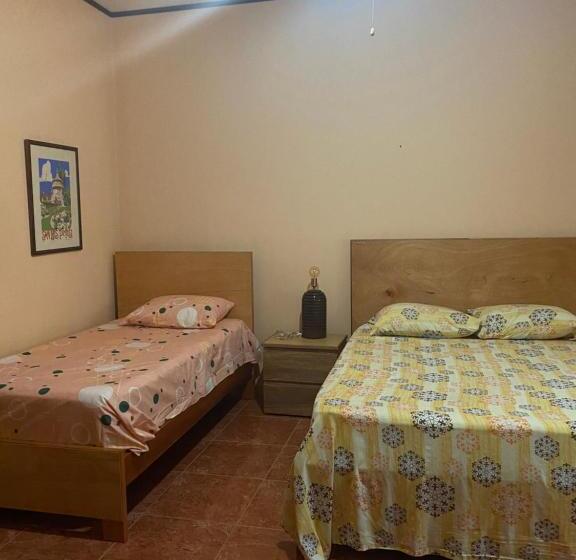 تختخواب و صبحانه La Rosa Buga