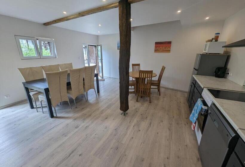 مبيت وإفطار La Varnière