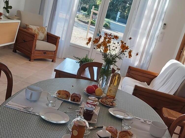 مبيت وإفطار Mas Des Tourterelles