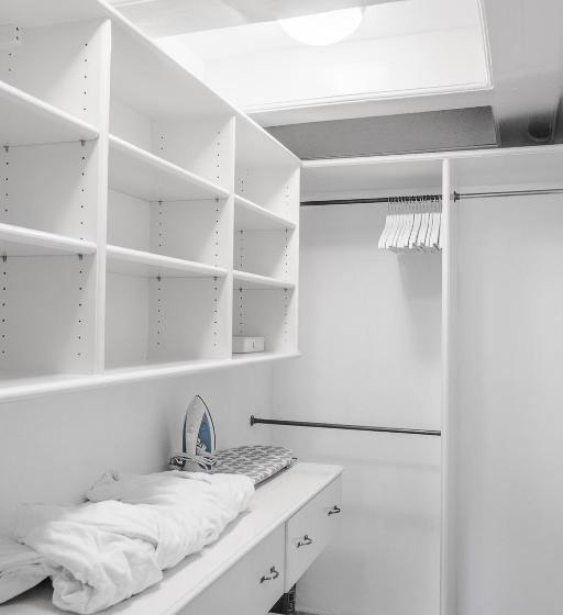 민박 Modern Canal House Loft   City Center