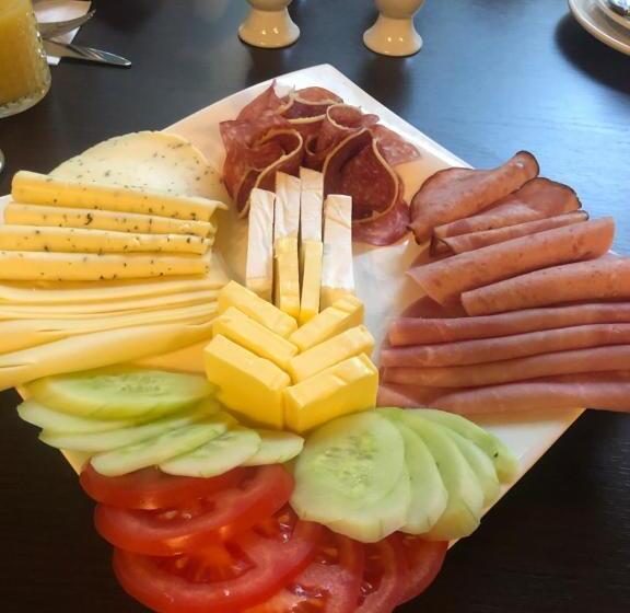 تختخواب و صبحانه Pension Seegarten