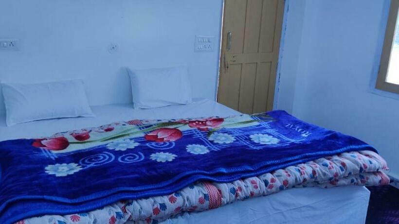 فندق Above End Beyond