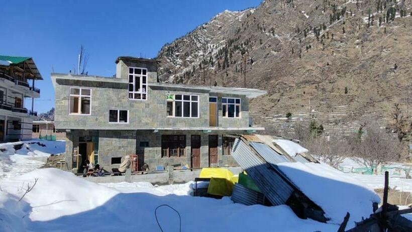 فندق Above End Beyond