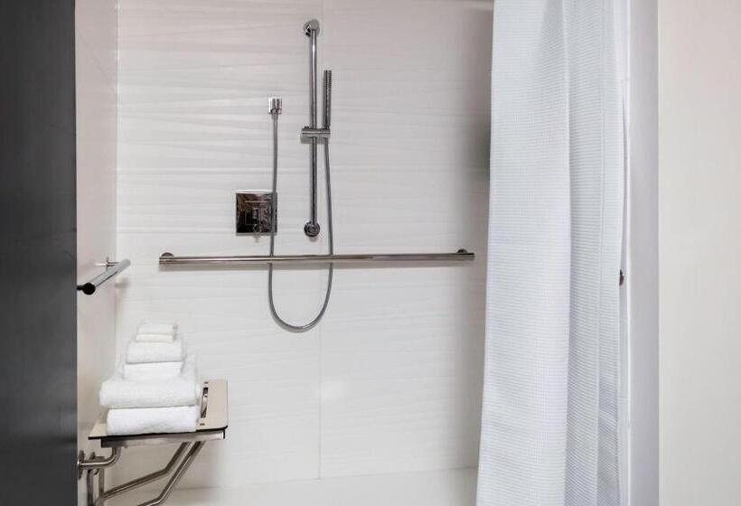 هتل Aloft Savannah Airport