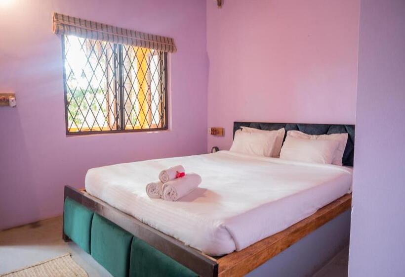 בית מלון כפרי Amadi Beach Front Resort