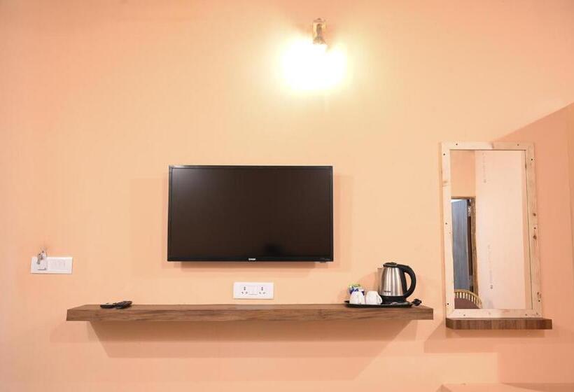 בית מלון כפרי Amadi Beach Front Resort