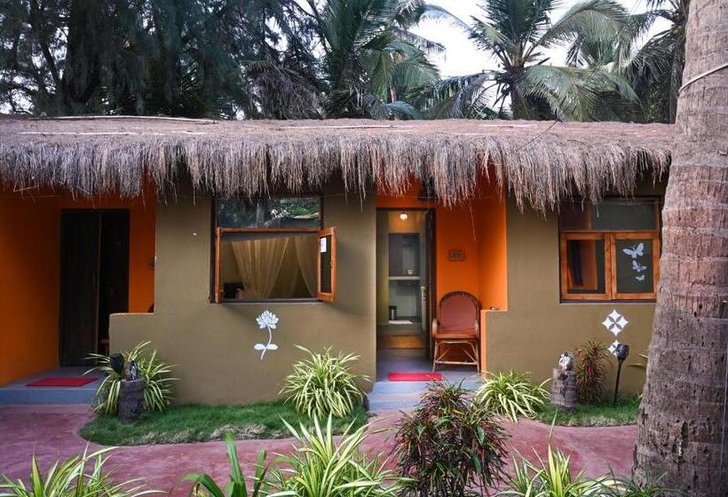 בית מלון כפרי Amadi Beach Front Resort